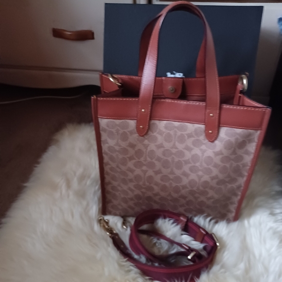 EUC, Coach Field Tote - Picture 3 of 13